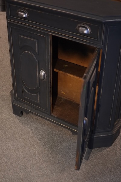 mobilier brocante etroit pour entree en bois peinture noire mat